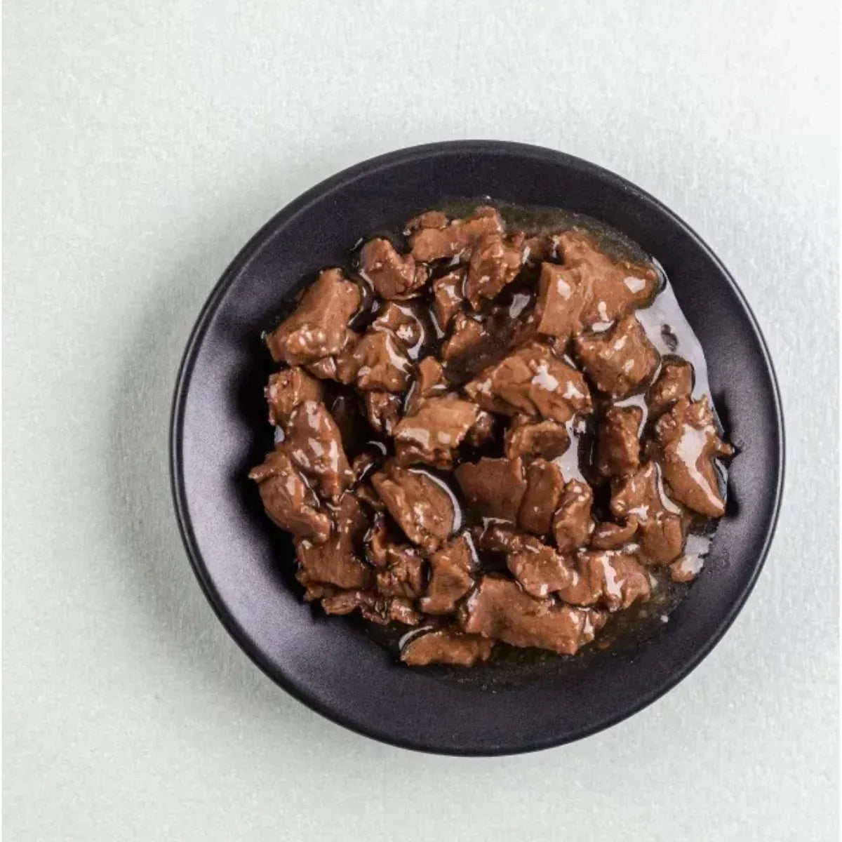 Savory Adult вологий корм для котів 85 г - ягня та буряк, миска з кормом