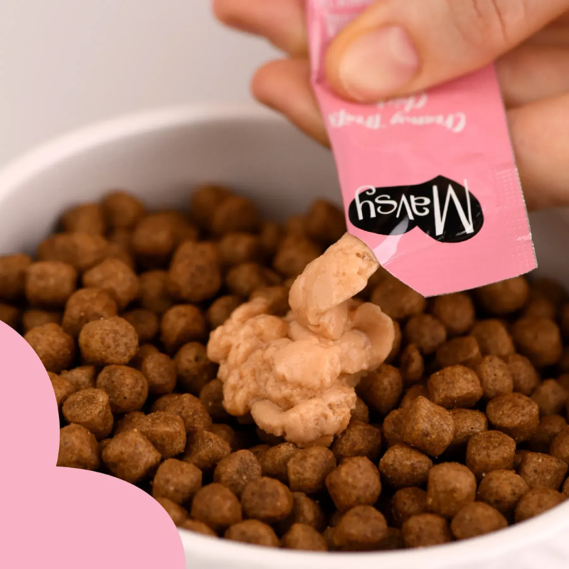 Ласощі кремові для котів Mavsy CREAMY LICKABLE TREATS CHICKEN WITH SALMON з м’яса курки та філе лосося, як топінг для сухого корму